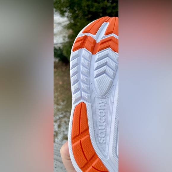 NWOT - Saucony x Dunkin’ Kinvara 10 - Toddler Size 10.5 - Boston Marathon 2019 - Picture 2 of 9